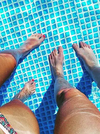 Voyeur Teen feet foot barefeet barefoot toes soles