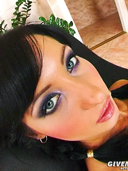 Black-haired babe drenched body