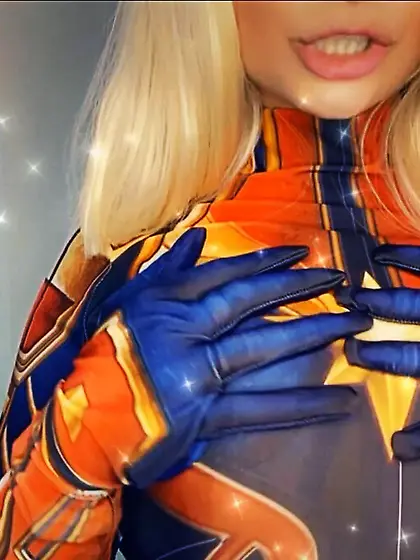 Gorgeous long-haired girlfriend loves