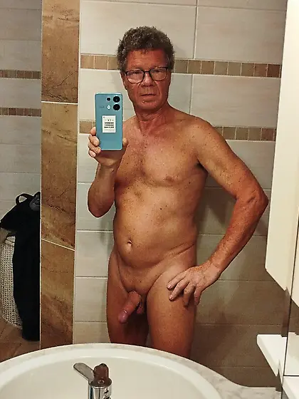 Matti früh morgens shaved Men Gay