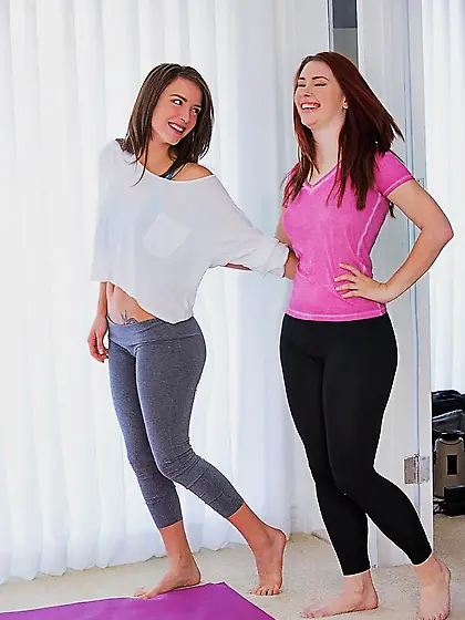 Working out with your bestie can end with a hard lesbian fuck