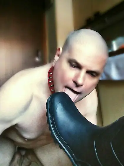 Slave licks dirty riding boots clean