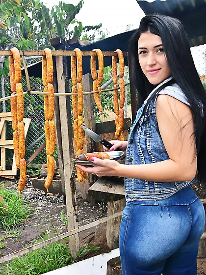 Her pussy seems angry due to being underfucked and ready