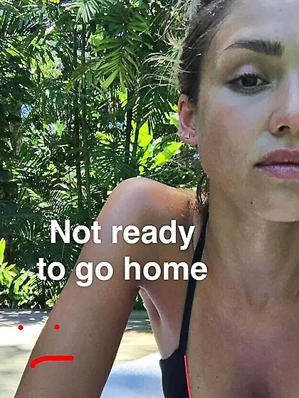 Jessica Alba Cleavage Pic