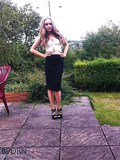 Magnificent Women in Super-Sexy Skirts