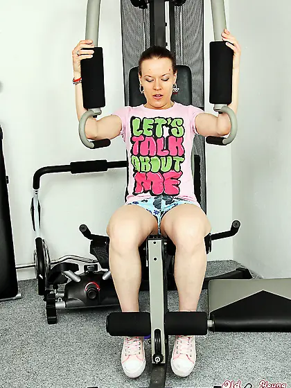 Horny hottie working shagged