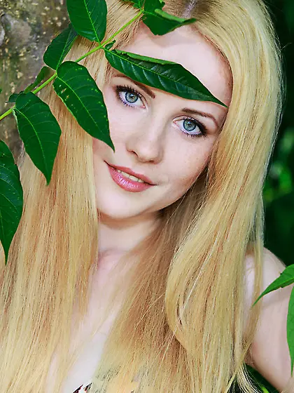 Fair-skinned blonde hidden brush