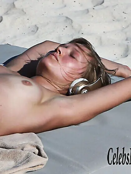 Toni Garrn Topless Photos