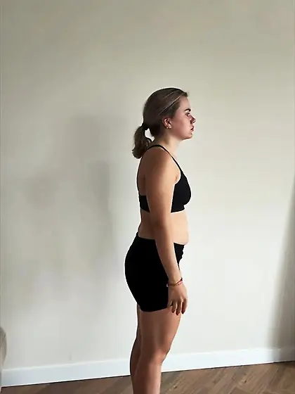 Petite teen Roos in the gym