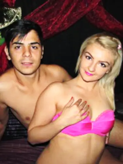 Brunette raul blonde ella