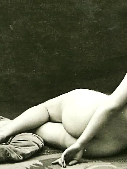 Thirties wifes showing fine