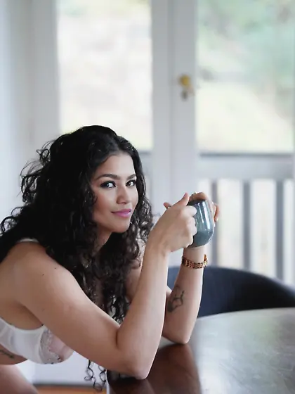 Zendaya fakes 15. 08. 25