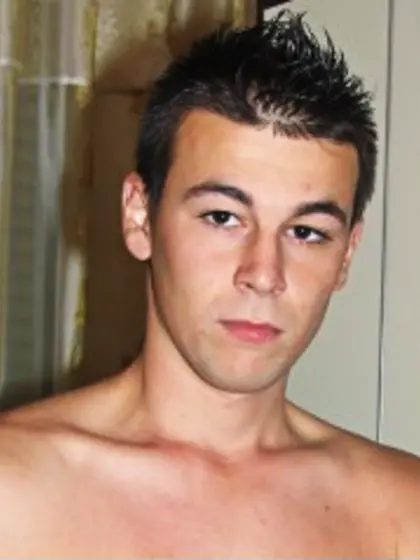 Brunette knoxsexyguy perform anal