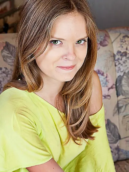 When stripped sexy teen babe Denisa Karups demonstrates her hirs