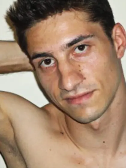 Brunette aiden perform close