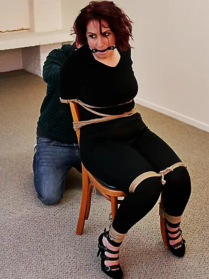 Curvy lady in black gets her daily punishment