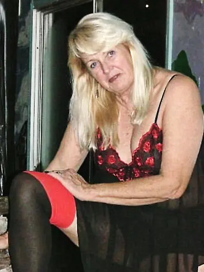 Mature Adonna from United States Lets Swing