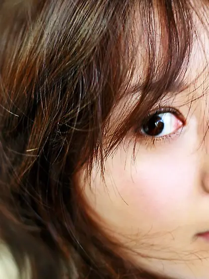 Asian bimbo Momo Yoshizawa is playing around and flashing sexy p