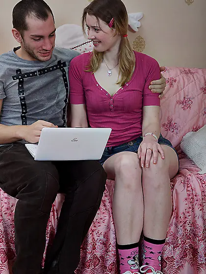 Amateur teen schoolgirl sex ends with a facial