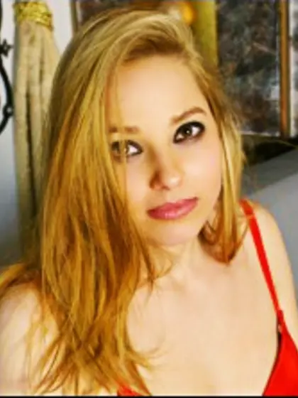 Blonde Luciana Striptease.