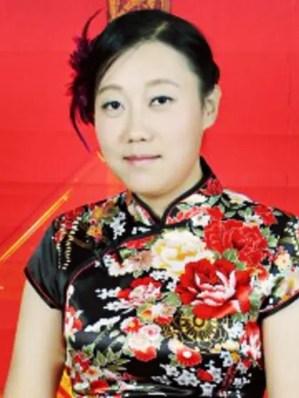 Brunette lili perform live