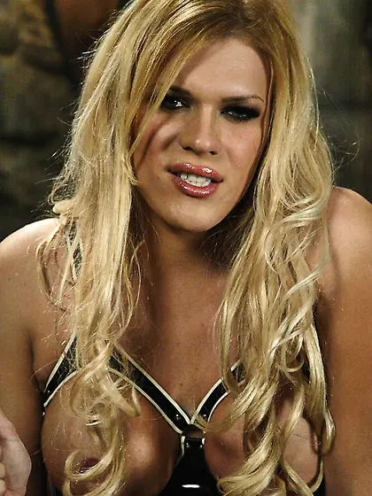 Sexy tranny seduced & fucked a straight guy