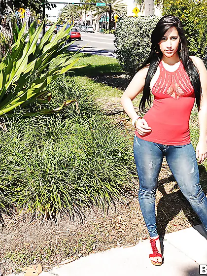 Bootylicious woman goes outdoors and removes her tight jeans