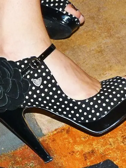 Voyeur Teen feet foot barefeet barefoot toes soles