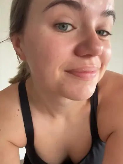 Petite teen Roos in the gym