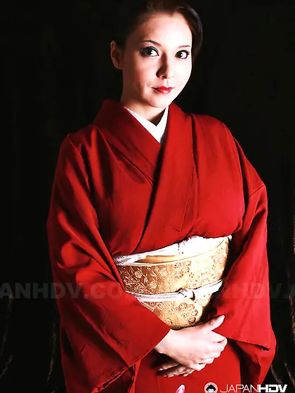 Asian milf Yuki Tsukamoto strips and plays with the huge and ful