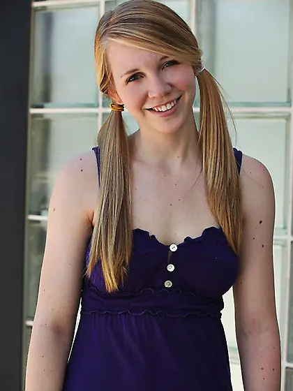 Alluring blonde cuttie Taylor True strips for the camera outdoor