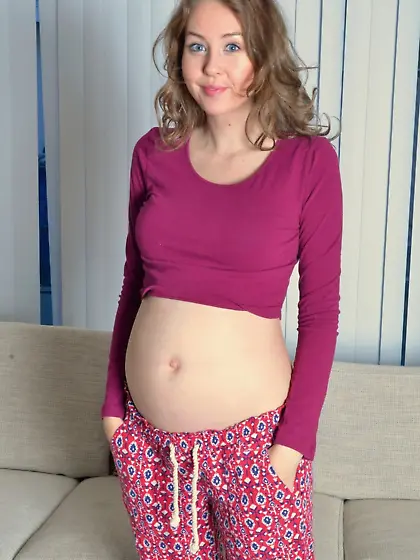 Aali Rousseau shows her preggo body and hairy pussy too