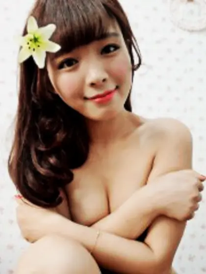 Brunette Cindy1113 Striptease.