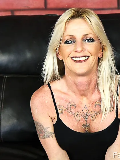 Old whore pops out her dentures to give a...