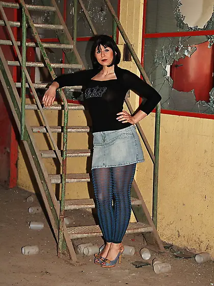 Thick sexy chick warehouse