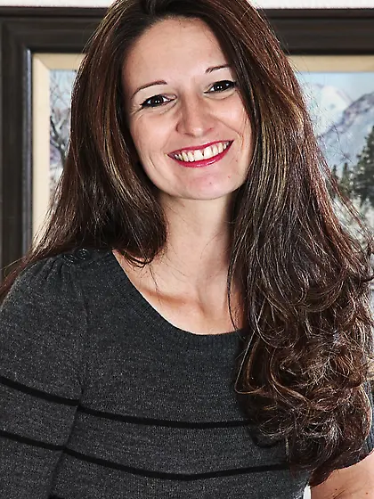 Lustful brunette doll Stephanie Roberts has the pussy cleft that