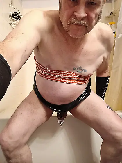 Cuck Paul Fucks Himself