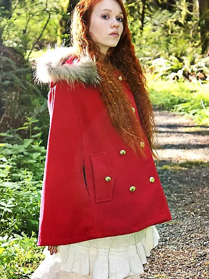 Sweet ginger gal sticks a banana up her twat