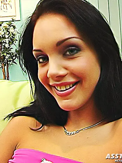 Exotic brunette stretches asshole