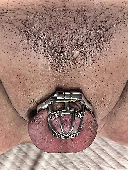 Anal6slut show her Pussy