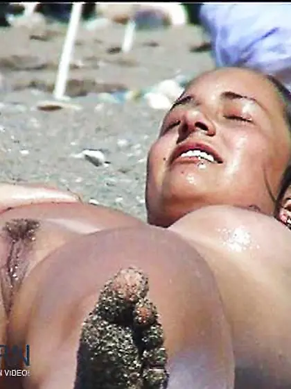 Les salopes nues a la plage