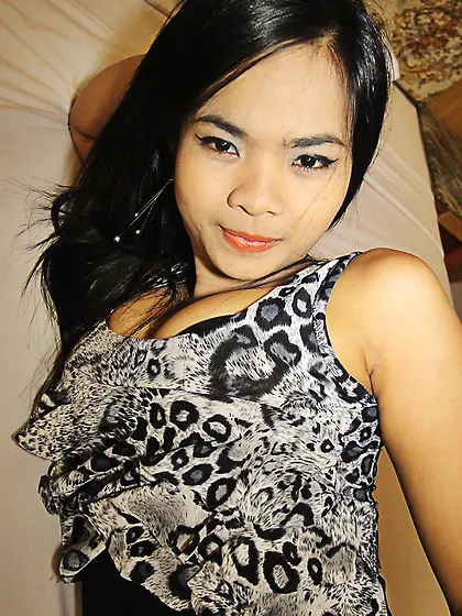 Philippine slut gets glazed after ridding white dick in the hote