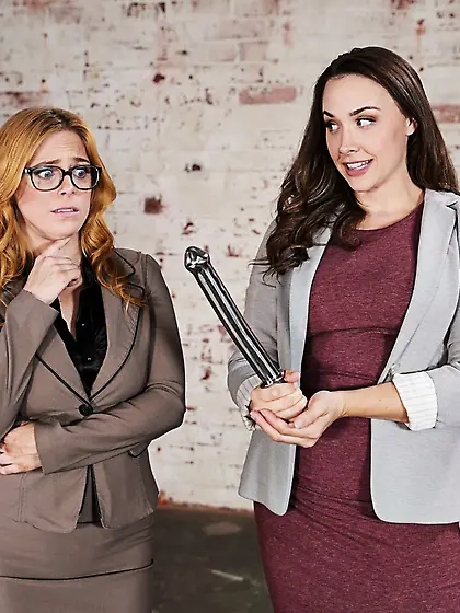 Appealing women with curves are going to fuck each other