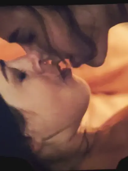 Aubrey Plaza & Margaret Qualley lesbian sex scene