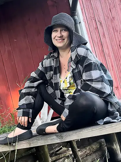 Midsummer Video Couple Of pictures