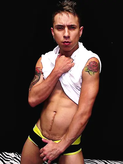 Latin gay MONSTECOCKHUGE like to snapshot