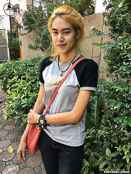 Shy Asian spreads her legs to have fun with a foreigner's dick