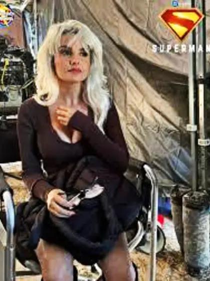 Mikaela Hoover as Cat Grant