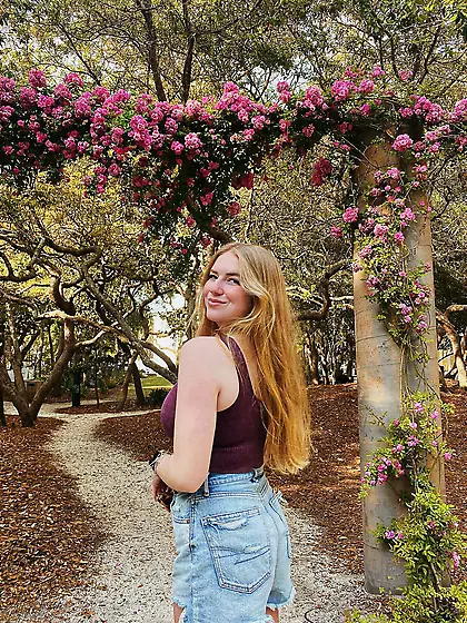 Morgan Thompson Busty Nonnude Cutie