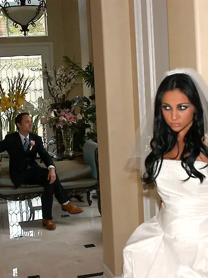 Tanned brunette bride fucking some big-dicked dude on a king-siz